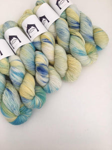 SPARKLE Hand Dyed Fireworks Sparkle Sock 4ply Fingering 75/20/5 merino nylon SILVER Stellina Budgie